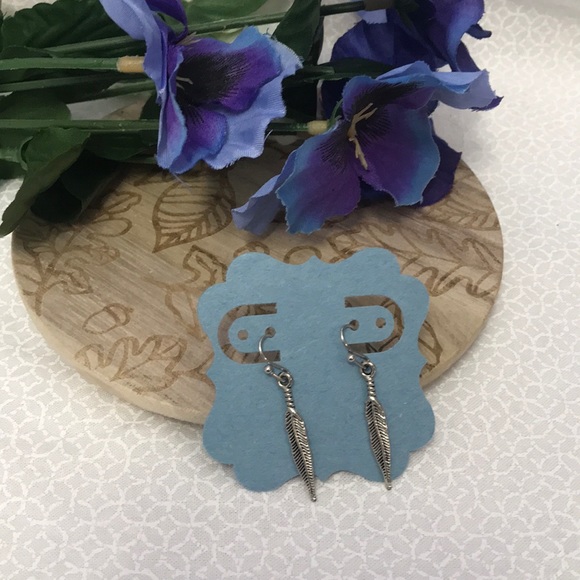 3 for $15 🪐 feather pendant earrings - Picture 3 of 3